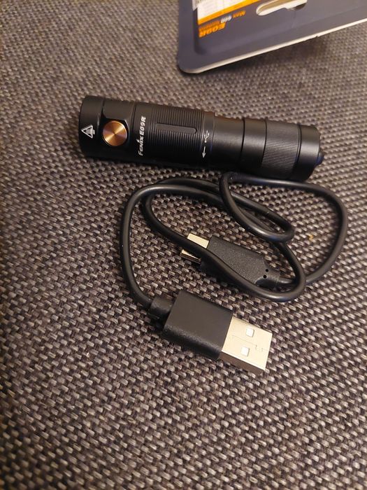 Nowa latarka Fenix e09r 600 lumenów 124m