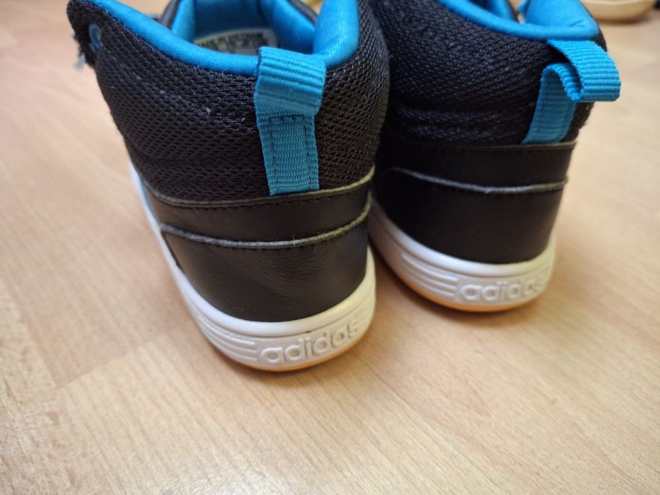 Buty adidas chłopiec r. 21.
