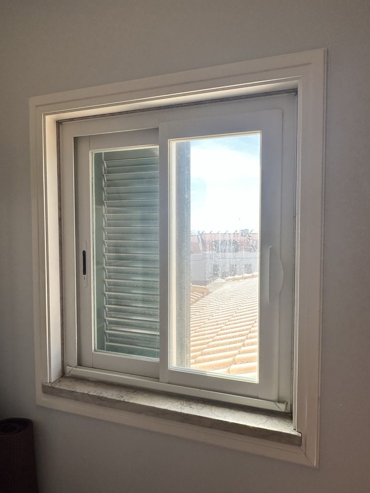 Janela branca com vidro duplo 95x110