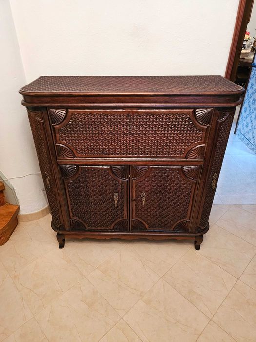 Móvel Bar Antigo em Madeira Maciça, original de Macau
