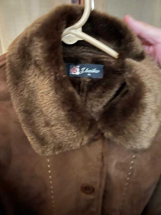 Lindo casaco em camurça e pelo