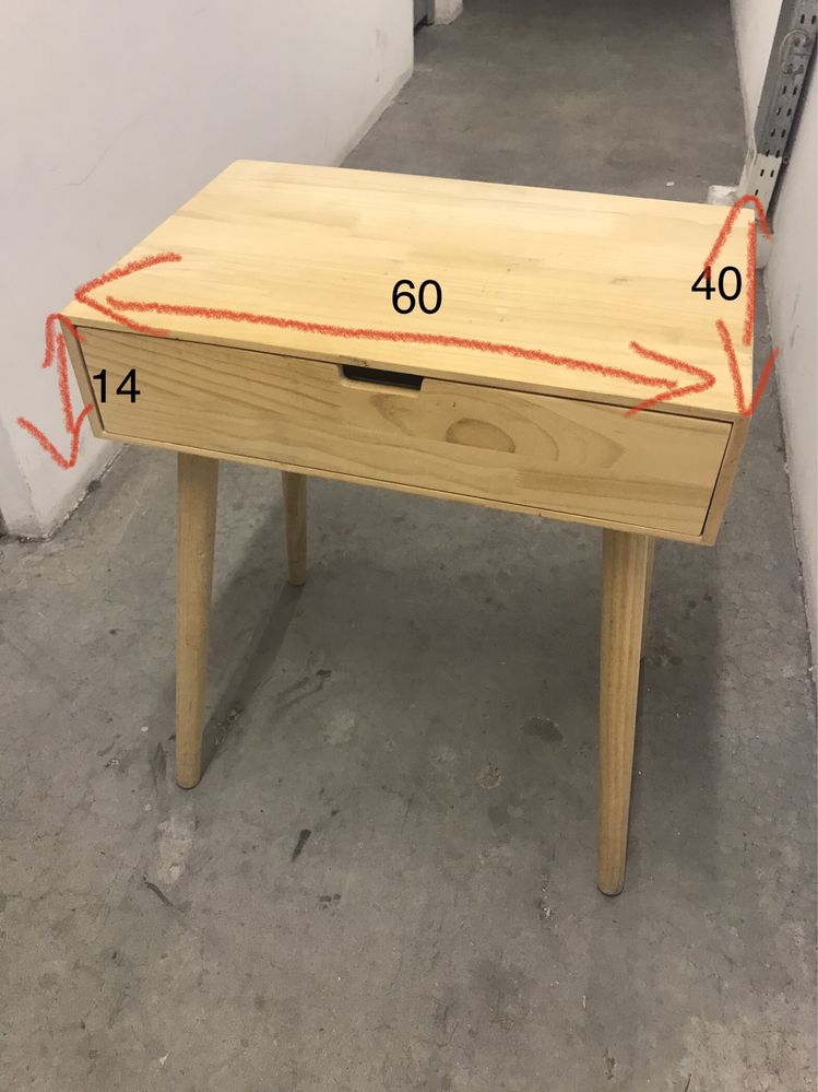 Estante/mesa de cabeceira