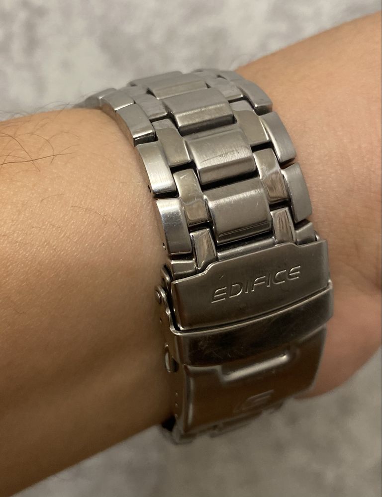 Продам оригінальний чоловічий годинник Casio Edifice