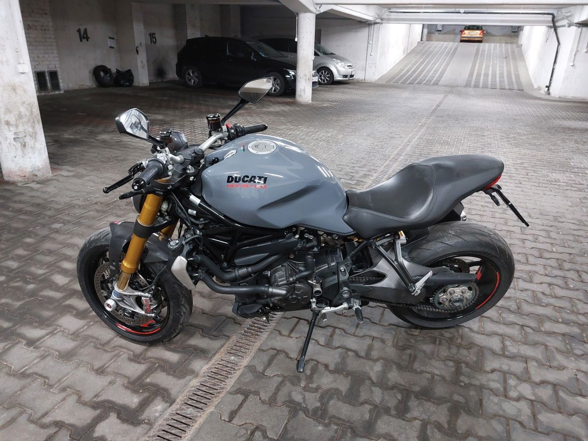 Ducati Monster 1200s