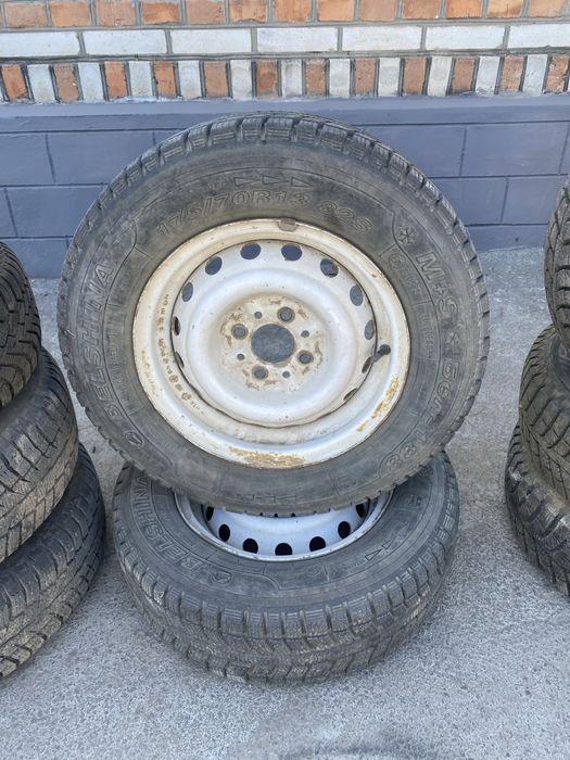 Продам титани з резиною і без