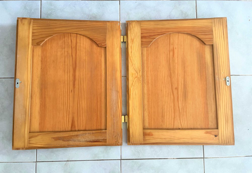 Portas de Armário em Pinho com Dobradiça