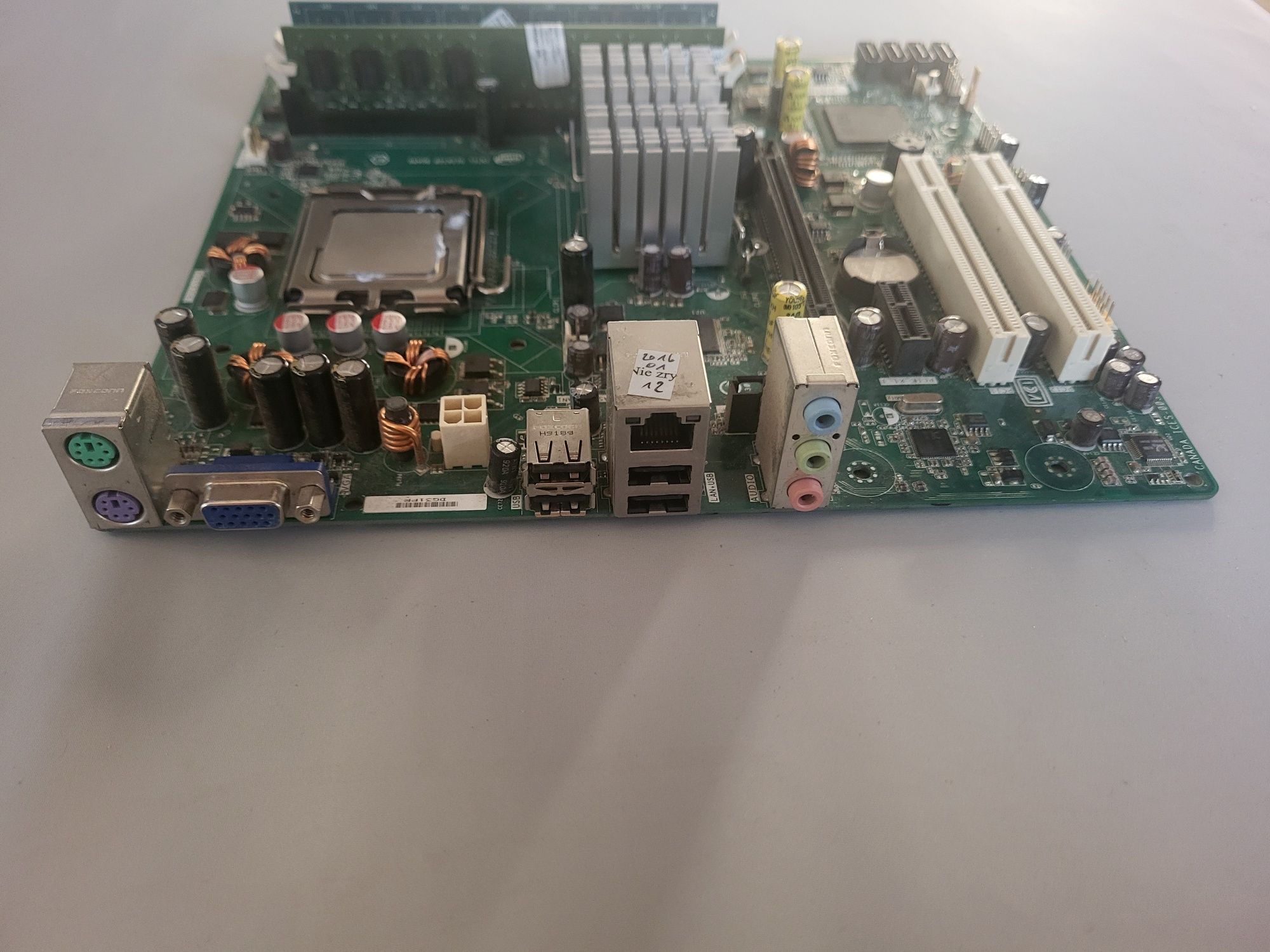 Sprzedam Plyte główną + Quad 2.4GHz + 4GB Ram