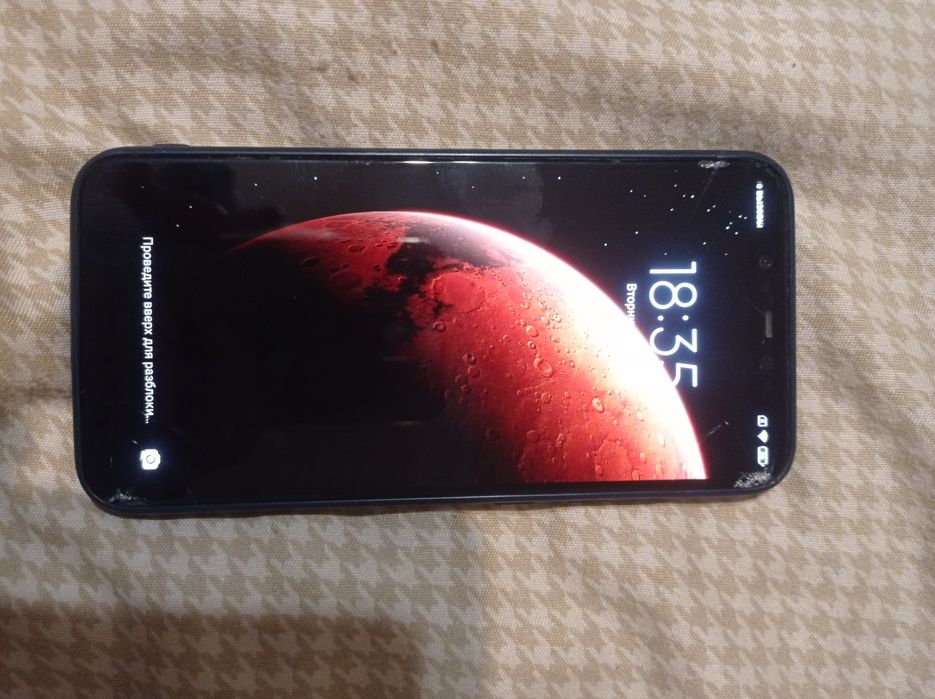 Телефон Mi 8  4/64