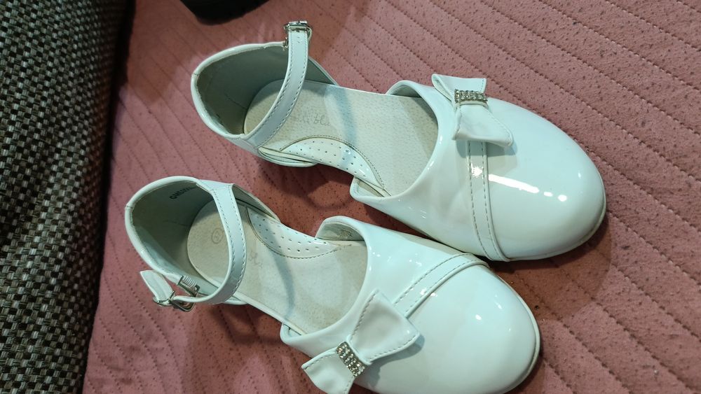 Buty półbuty sandały komunijne r 37
