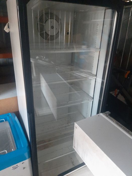 Lodówka na napoje/witryna 200/60/60