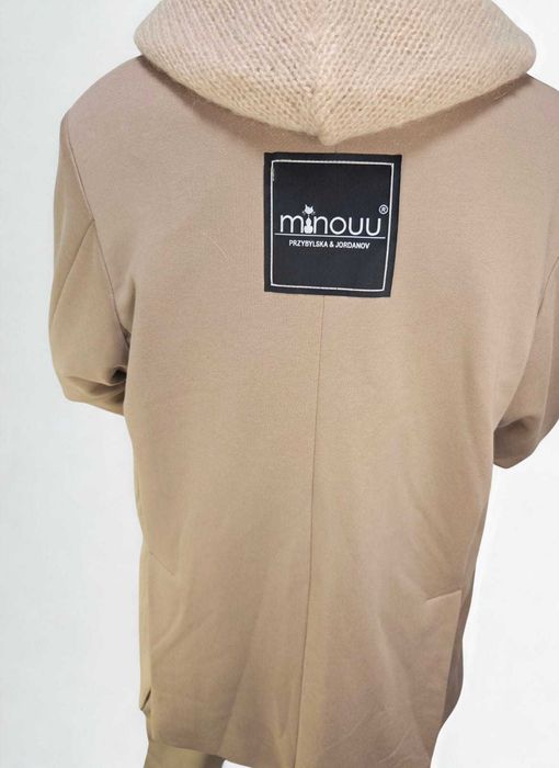 Klasyczna marynarka firmy Minouu