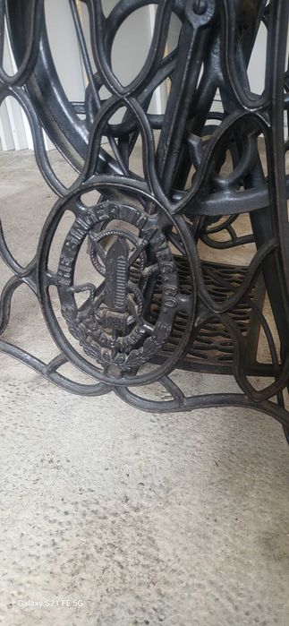 Maszyna do szycia ze stołem