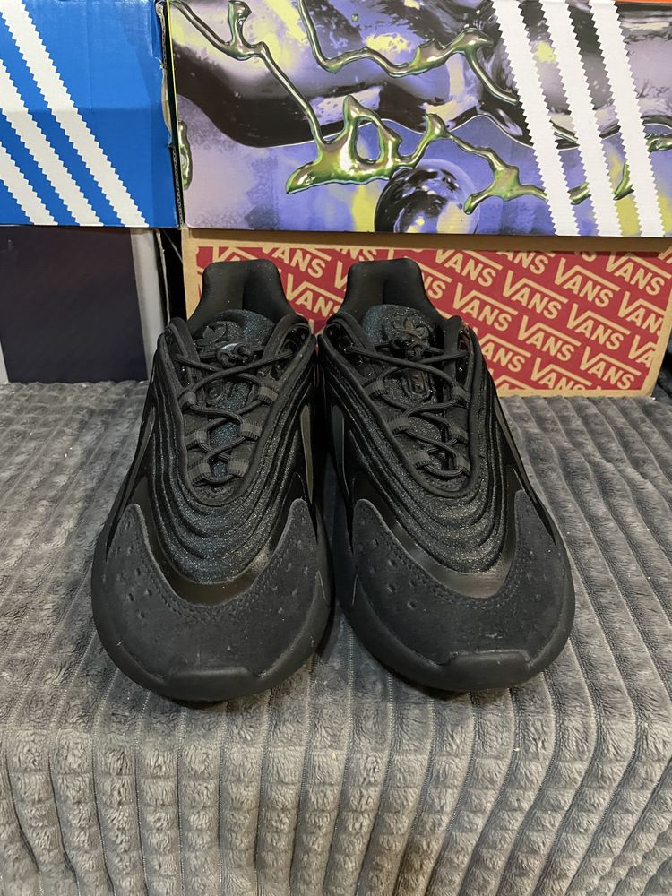 Оригінальні кросівки Adidas Ozelia 39(24,5см)