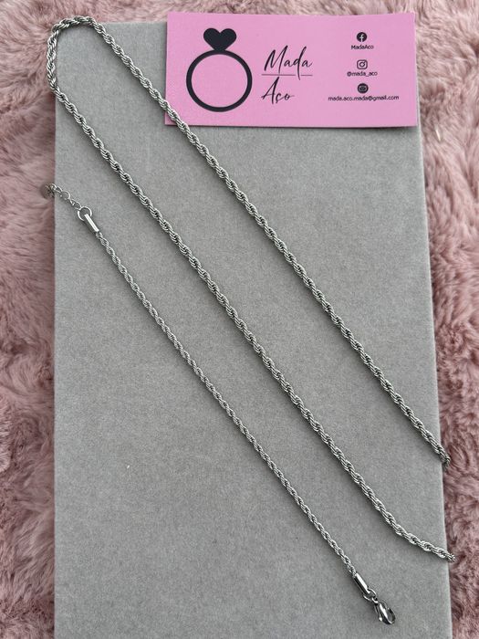 Vendo Colar e Pulseira torcida. NOVO