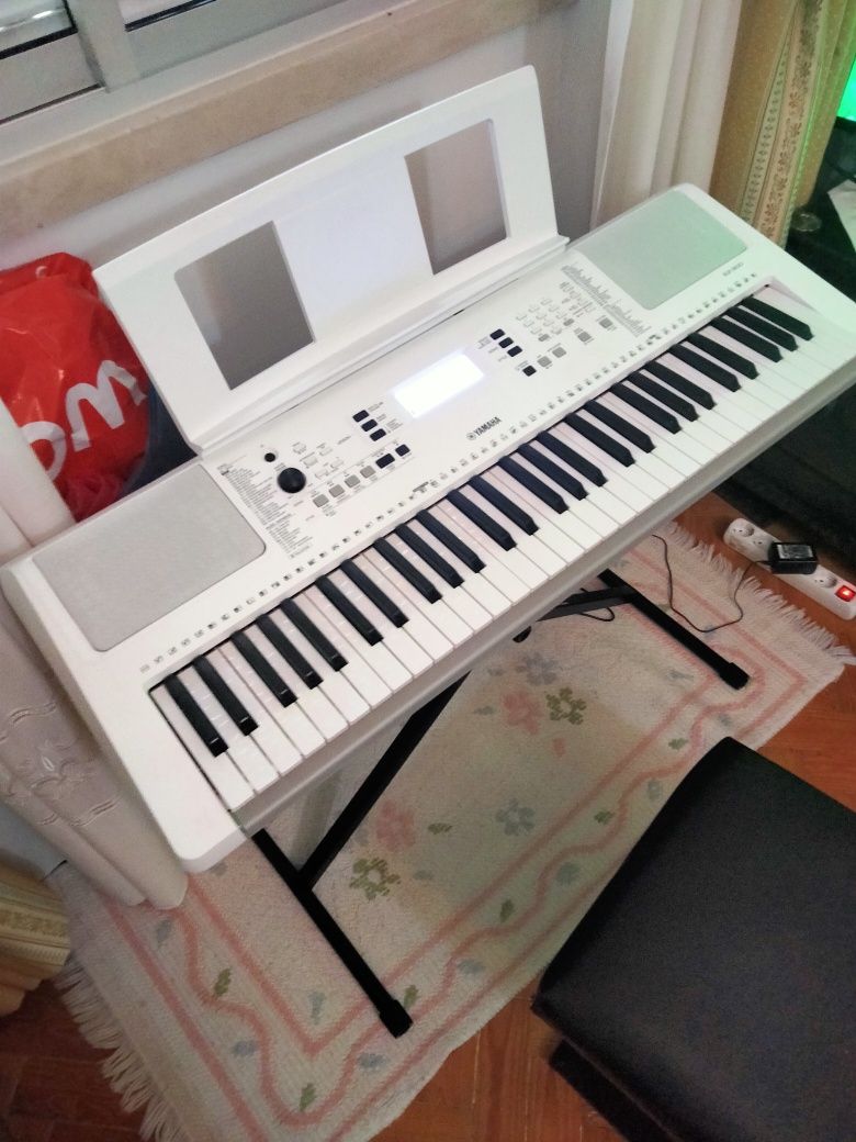 Piano Yamaha Ez300