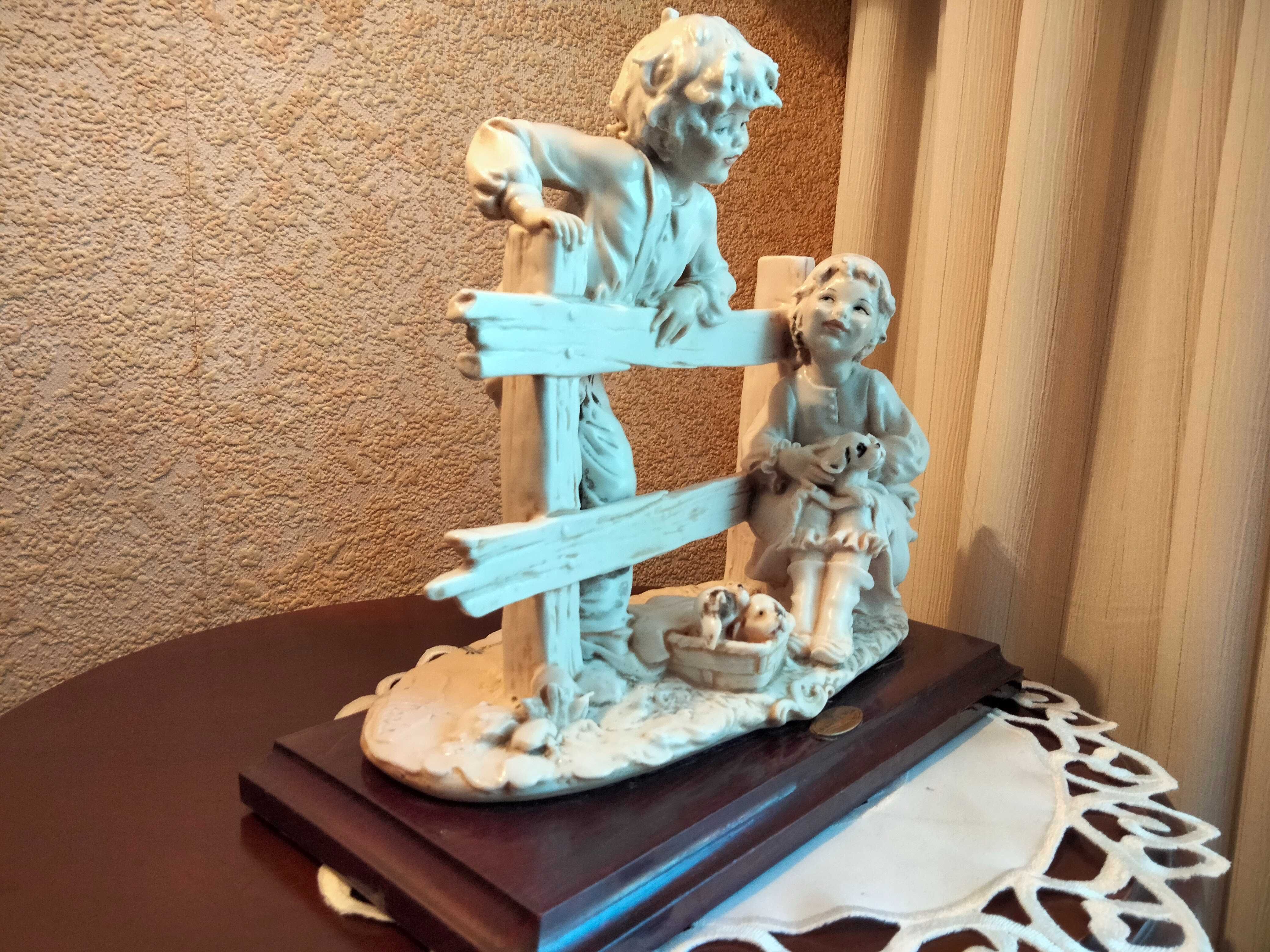 Duża figura Capodimonte kolorowa Florence 1983 Parka za szczeniakami