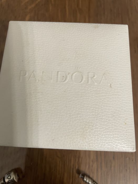 Браслет та шарми Pandora
