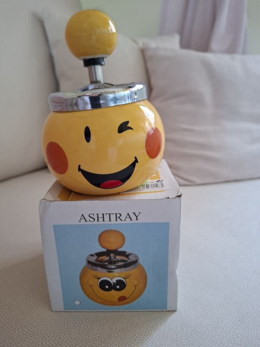 Peça icónica,  cinzeiro