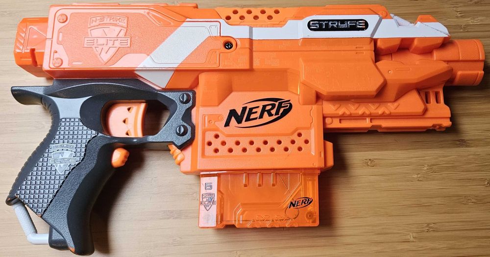 Pistolety NERF z nabojami