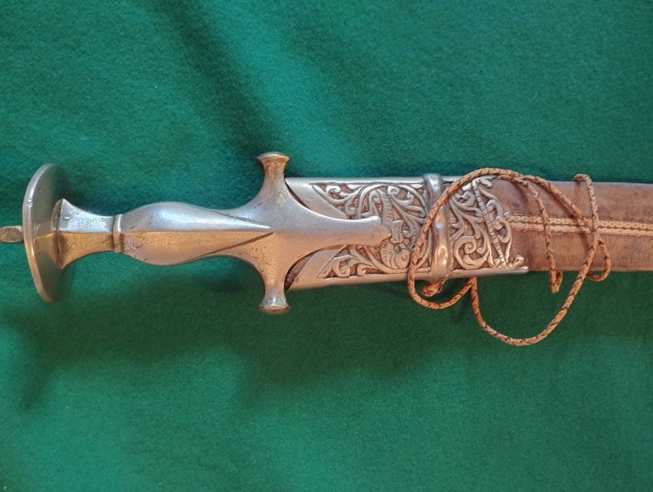 Sabre indiano Tulwar do século XX