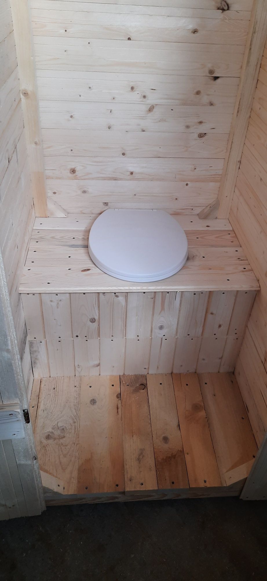 Toaleta, WC drewniana, szalet na budowę działkę