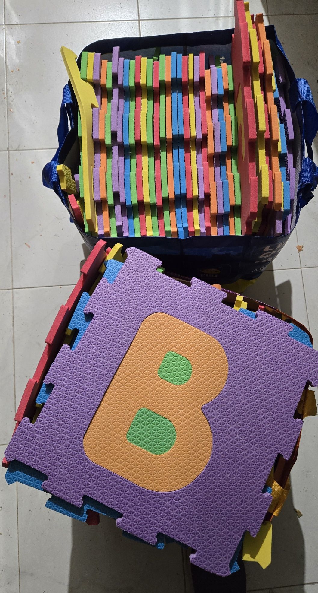 Puzzle em esponja para brincar com as crianças