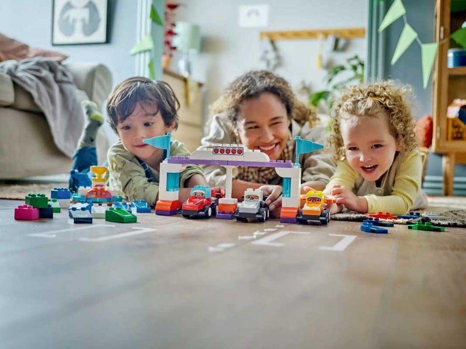 Klocki LEGO Duplo 10445 Bolidy i kierowcy F1®