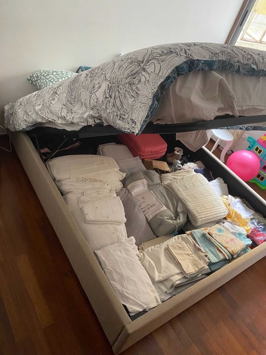 Cama Sommier basculante kinda com colchão praticamente novo