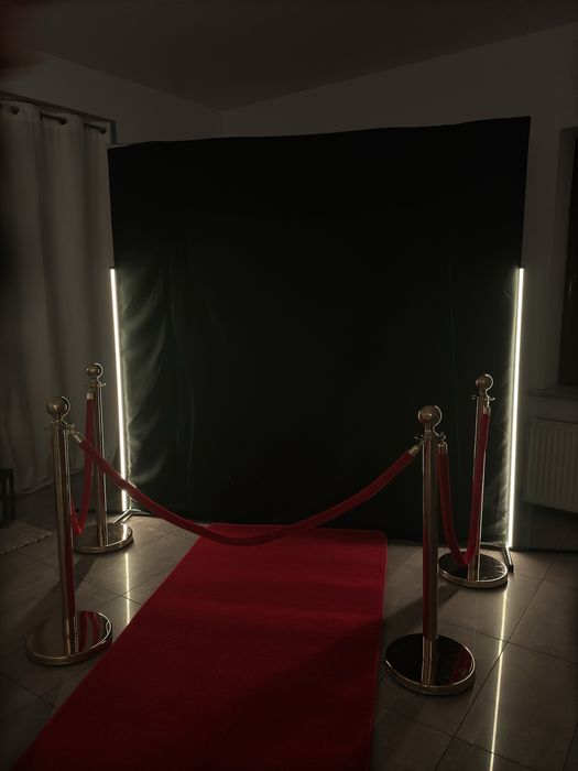 Czerwony dywan ścianka do zdjęć fotobudka