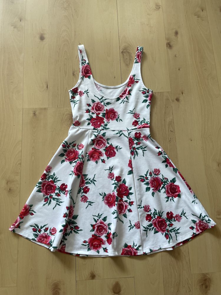 Biała, letnia sukienka w czerwone róże H&M XS