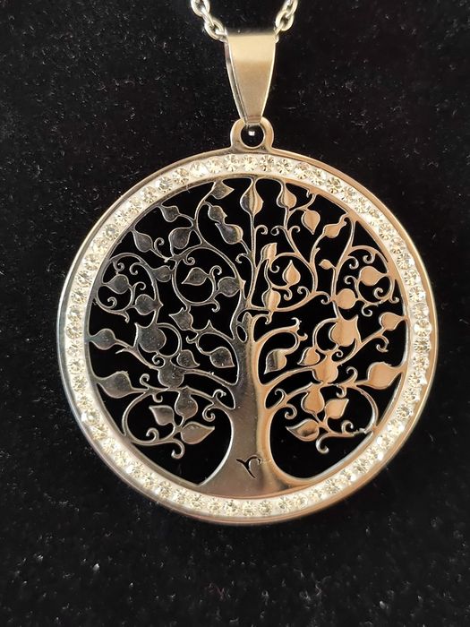 Nowy naszyjnik ze stali nierdzewnej