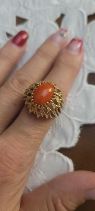 Złoty pierścionek PRL koral pazurki 585