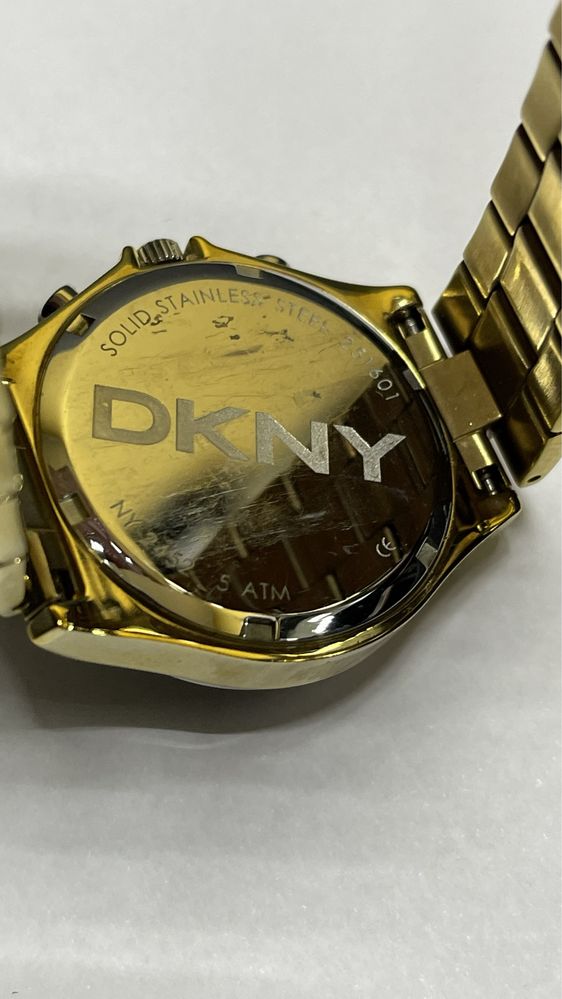 Часи  DKNY NY2452