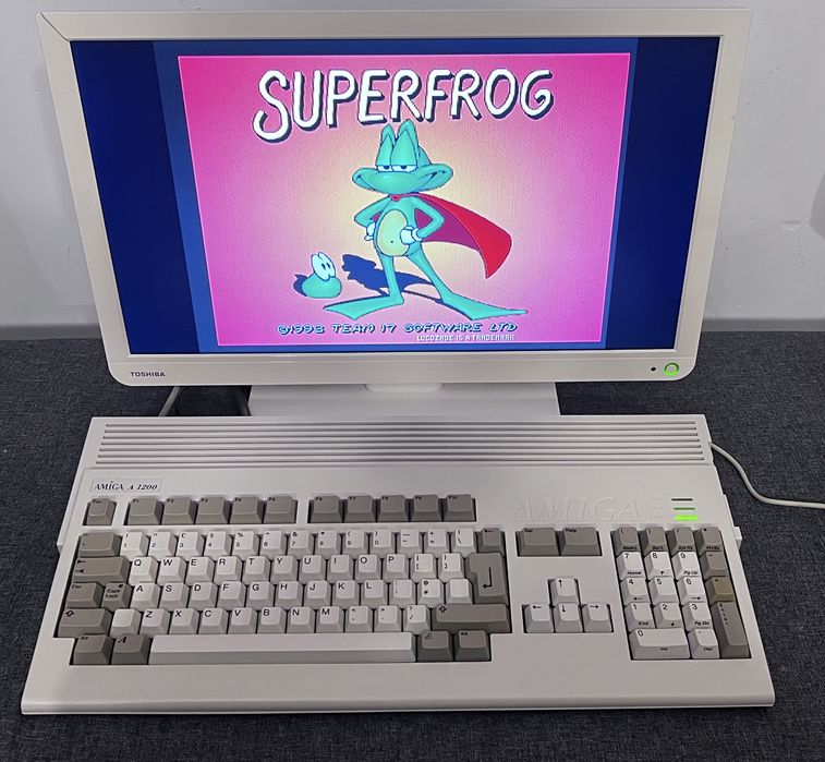 Magic Amiga 1200 ESCOM w pudełku (zasilacz mysz instrukcje)