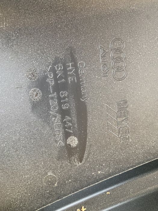 Пластик під лобове скло (жабо) Audi A4 B8  Водоотводящий щиток