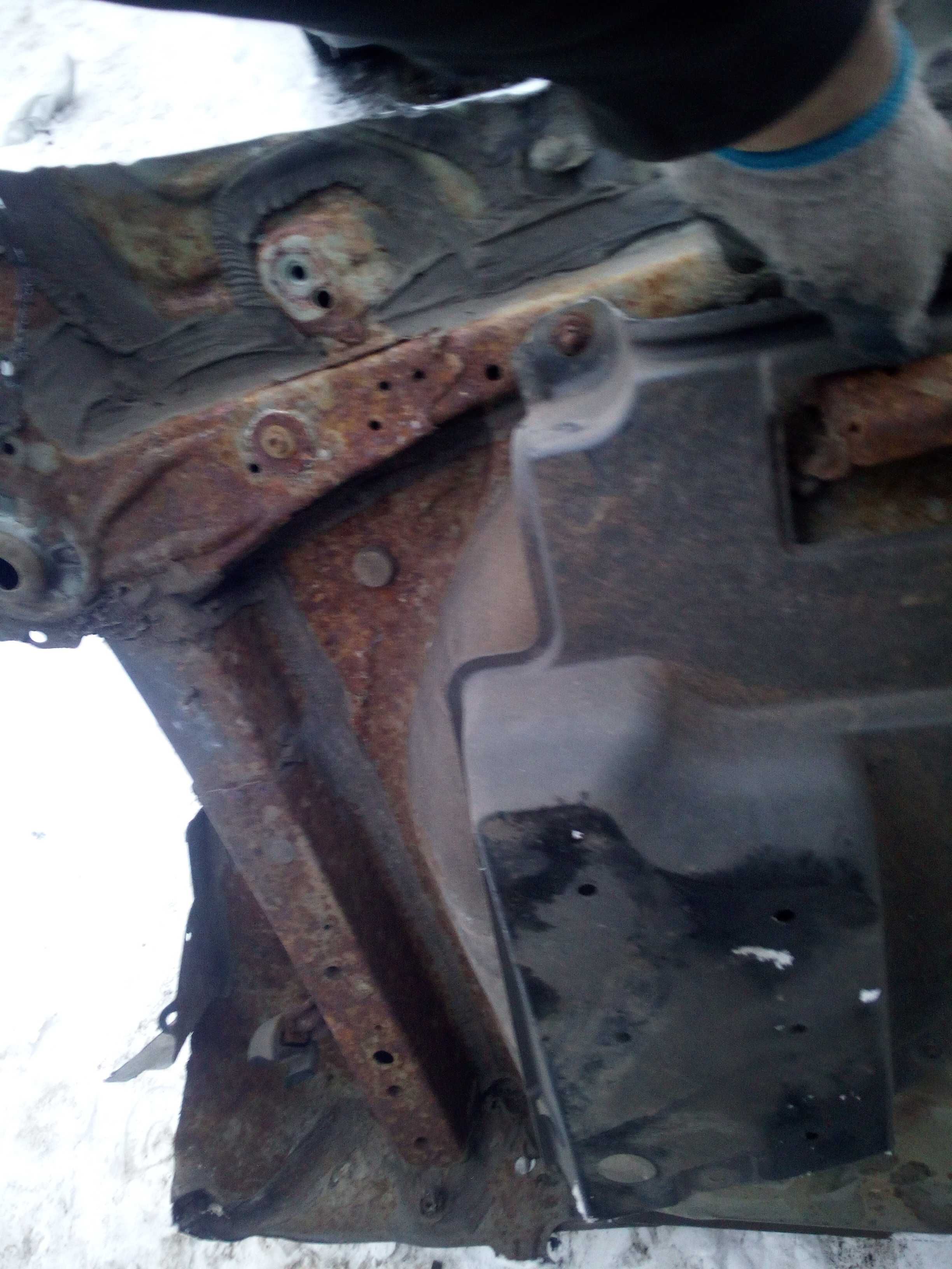 toyota AURIS E18 II 13-18 pas tylny tył wanna HB