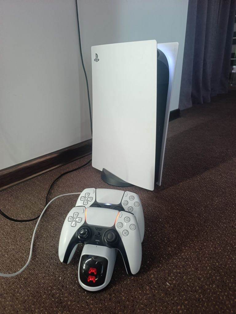 Sony PlayStation 5 ( два джойстика )