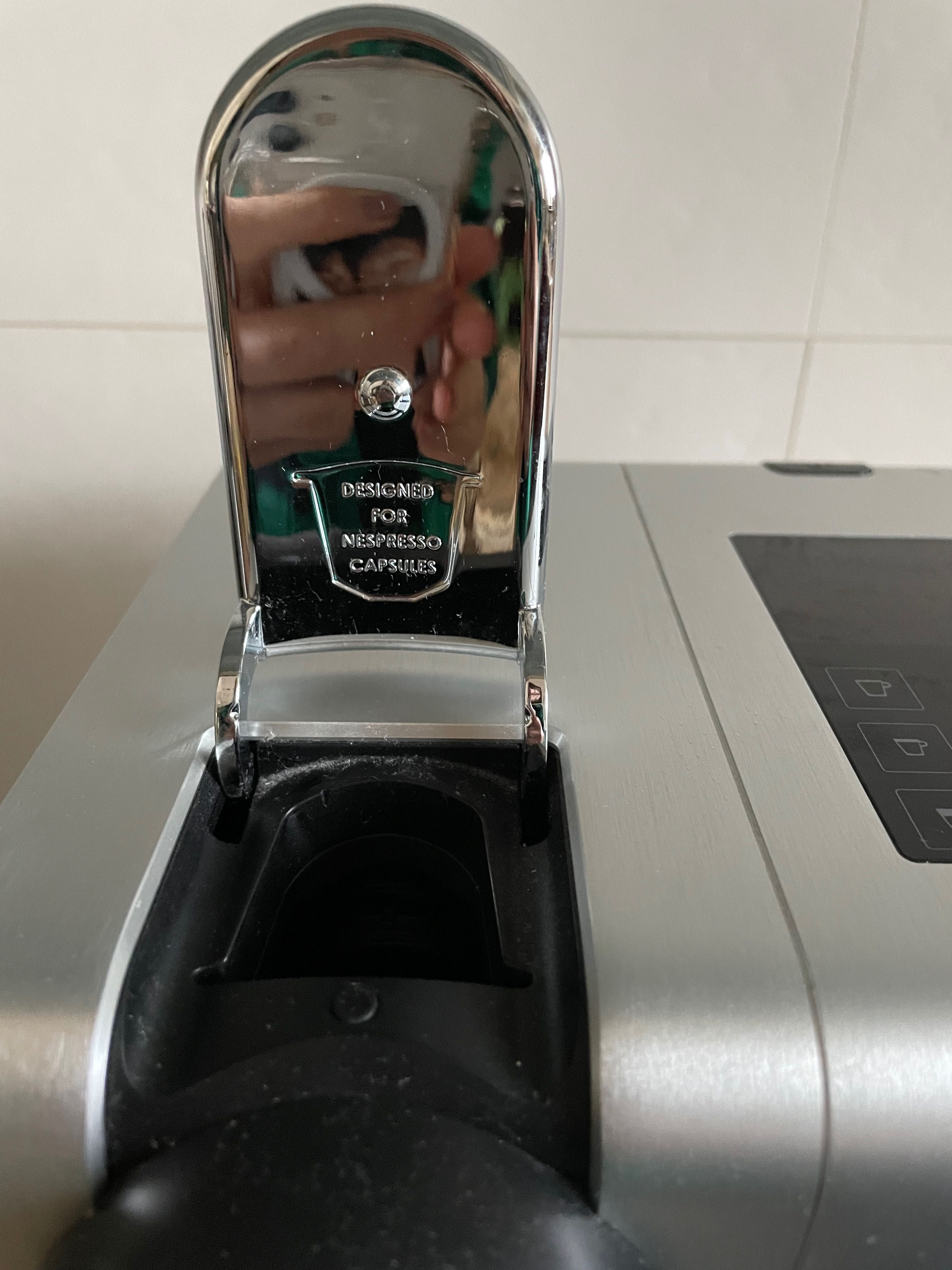 Ekspress do kawy Nespresso Delonghi