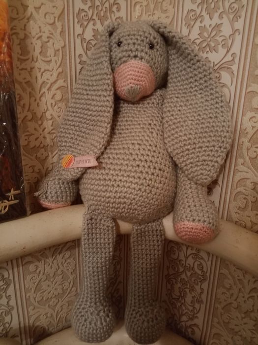 Велетенська в'язана іграшка