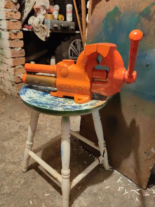 Stare kute stalowe imadło heuer front