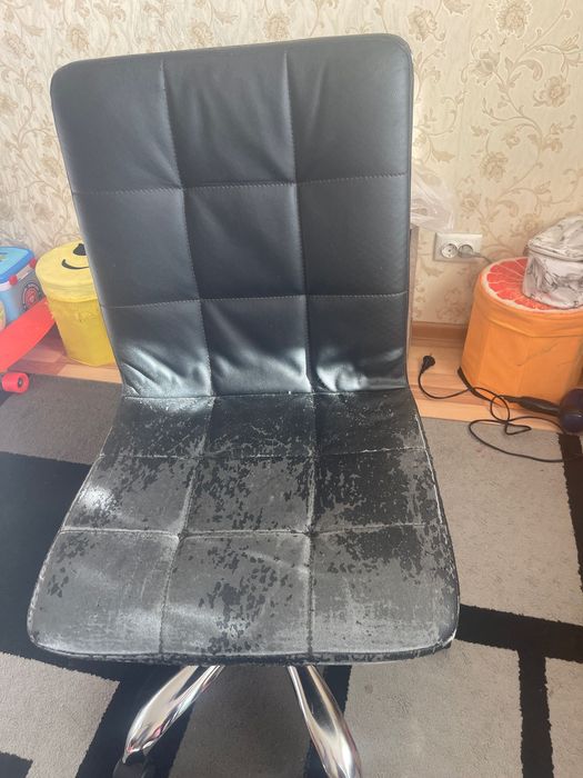 Продам офісне крісло