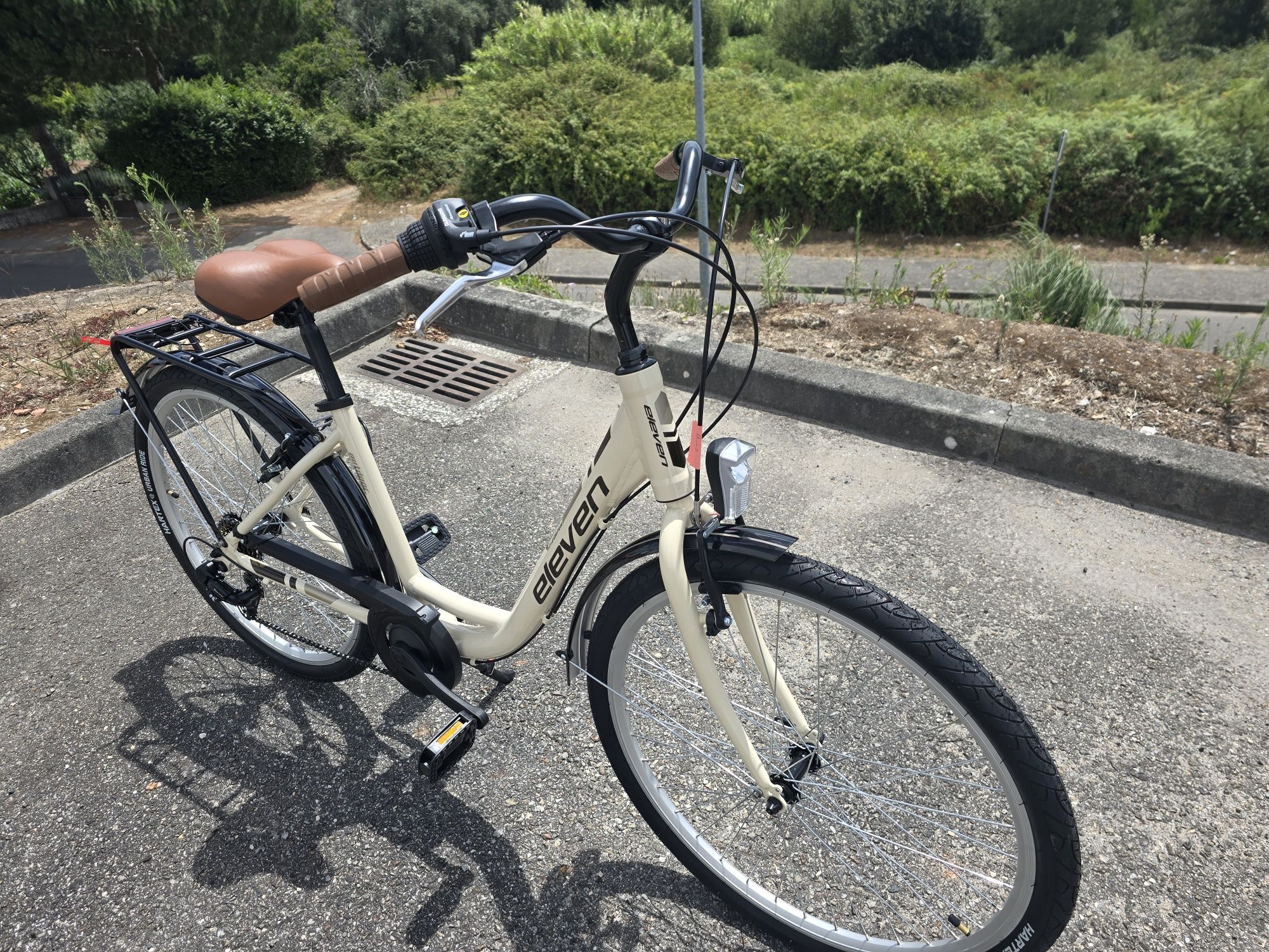 Bicicleta citadina de aluminio nova