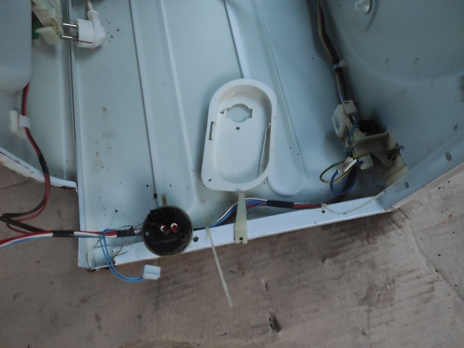 Hotpoint ariston arsl 109 пральна машина на деталі 
5 kg прална