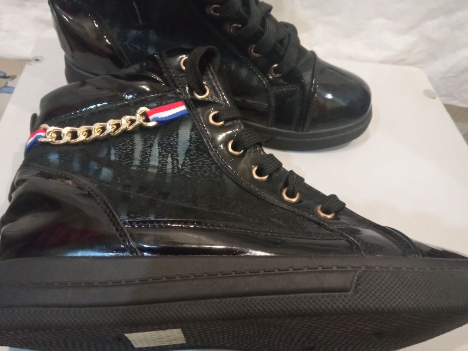 Продам новые женские демисезонные ботинки - сникерсы Fashion