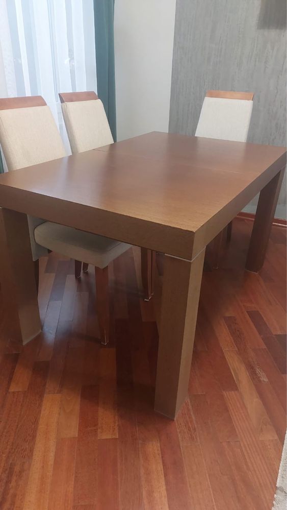 Stół w kolorze Orzech stan bdb