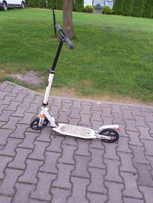 Hulajnoga młodzieżowa uszkodzona