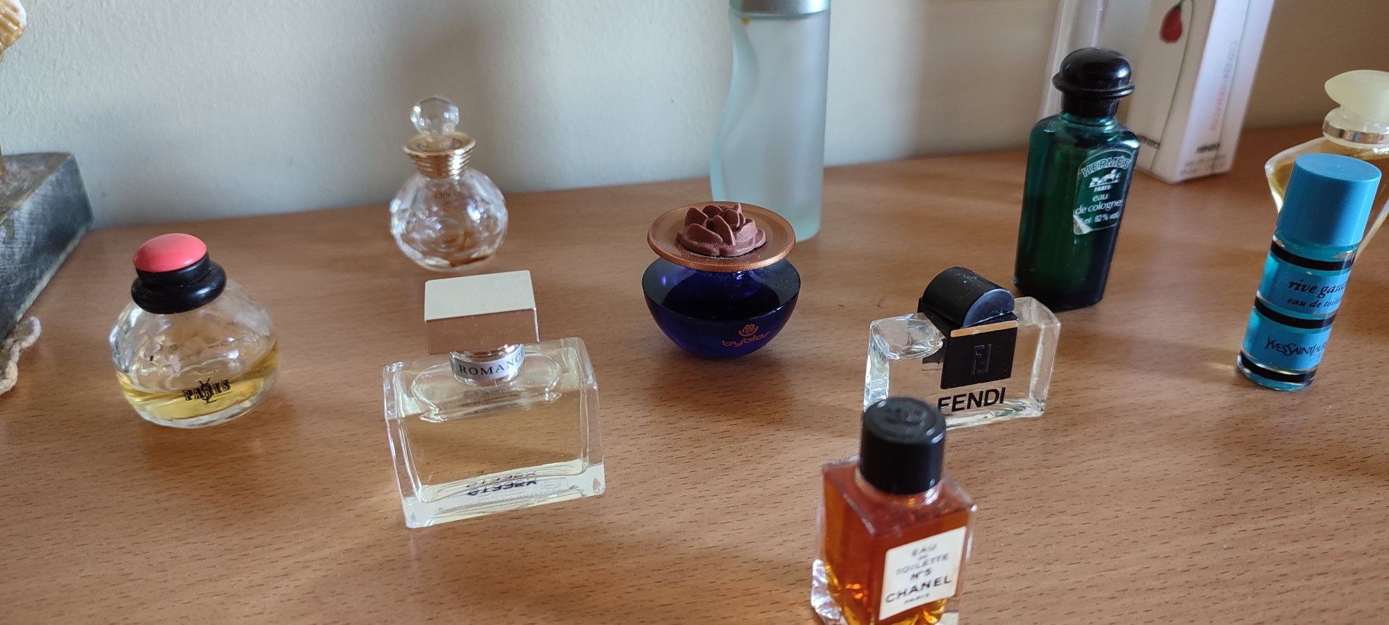 Colecção de miniaturas de perfume