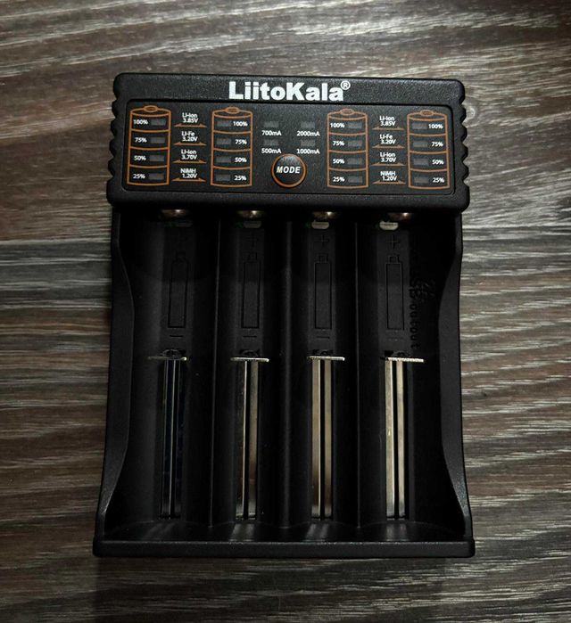 LiitoKala Lii-402 универсальное зарядное устройство