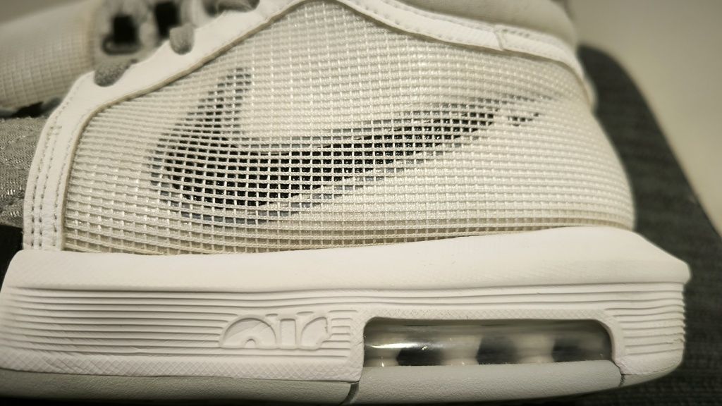 Ténis Basquetebol Lebron Witness VIII
