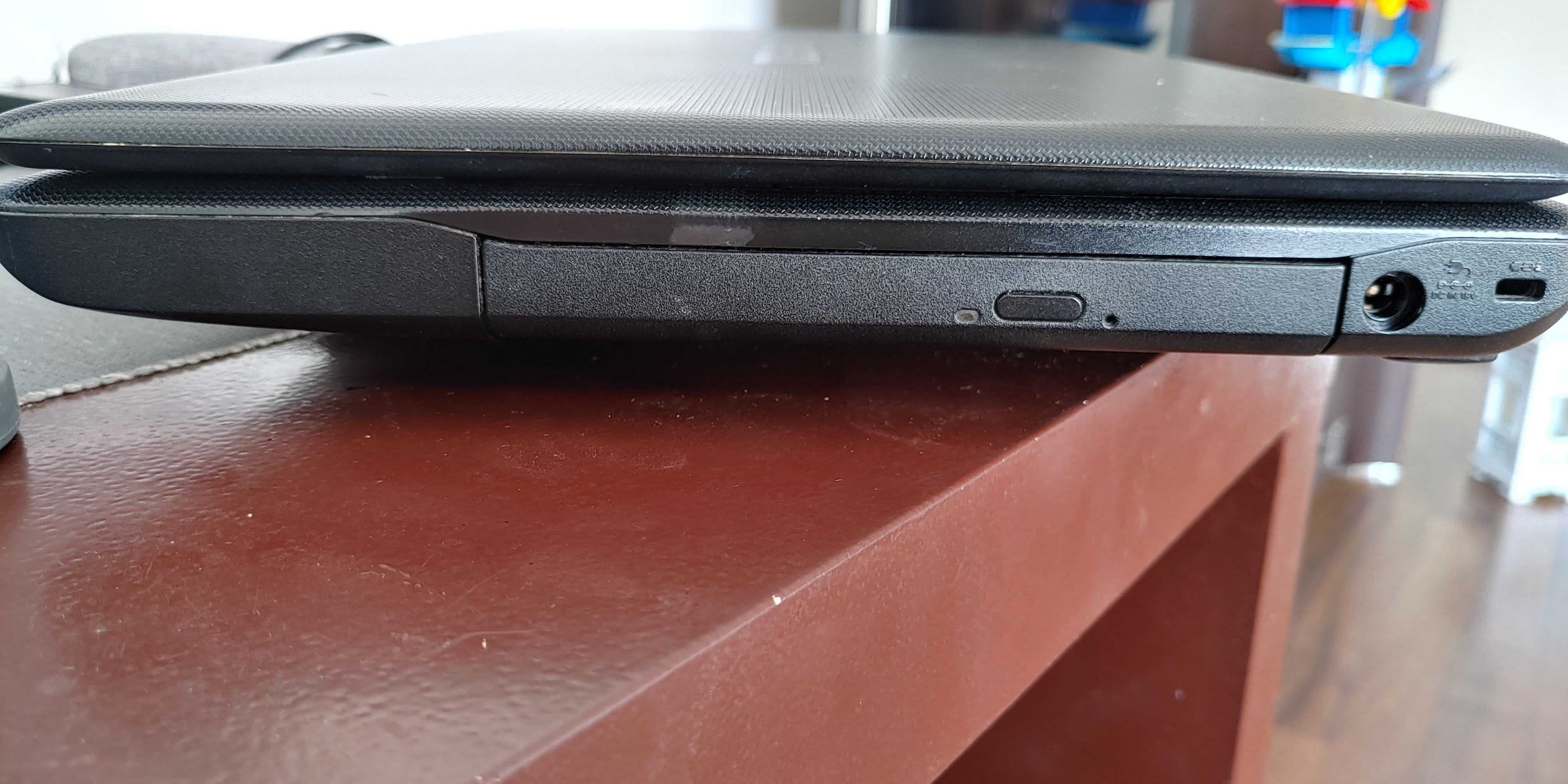 Laptop Toshiba C660 i3/4GB/SSD240/Windows 10